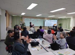 ■ 일시: 3월 4일(수) 13:00 ~ 15:00&nbsp;■ 강의명: 삶을 회복하는 마음 사용법■ 주요 강의 내용:1. [자기이해] 나를 이해하는 첫걸음실패와 고립의 공통점을 인식하고, 스스로를 비난하기보다 포기하고 싶었던 마음의 회로를 들여다보았습니다.2. [자기돌봄] 좌절을 넘어 회복의 기술로인생의 멈춤이 있었던 순간들을 반추하며, 나를 미워했던 시간 대신 따뜻한 '자기돌봄'이 왜 회복의 핵심 기술인지 배웠습니다.3. [자기존중] 다시 시작하는 힘, 선택의 회복자활은 단순한 결심이 아니라 '선택의 회복'임을 깨닫고, 존중받은 경험을 통해 삶과 일의 의미를 다시 새겼습니다.&nbsp;&nbsp;